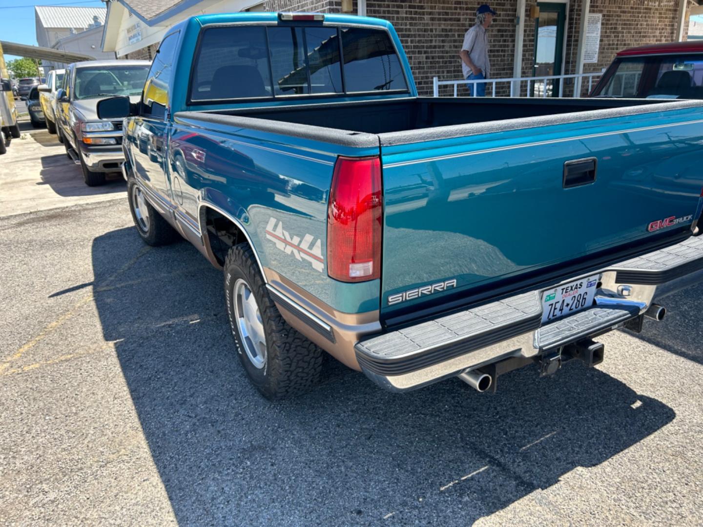 1997 Blue GMC Sierra C/K 1500 Sierra (1GTEK14R3VZ) with an 5.7L V8 F engine, Automatic transmission, located at 1687 Business 35 S, New Braunfels, TX, 78130, (830) 625-7159, 29.655487, -98.051491 - Photo#1